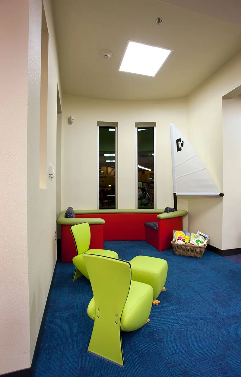 Greenhaven Library, Sacramento, Ca | photograph by Ed Asmus