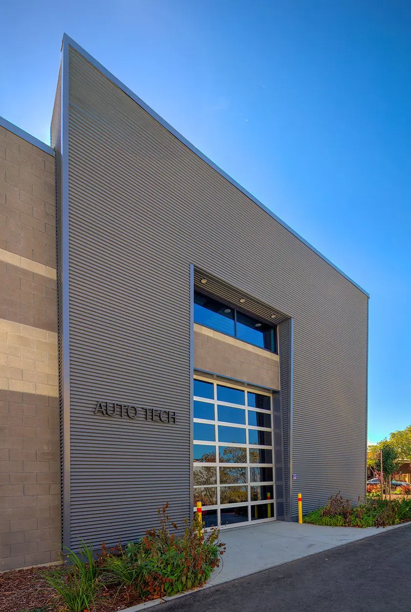 College of Alameda, CA. Transportation Technology Center, JKAE Architects, Alten Construction, Buehler Engineering | photograph by Ed Asmus