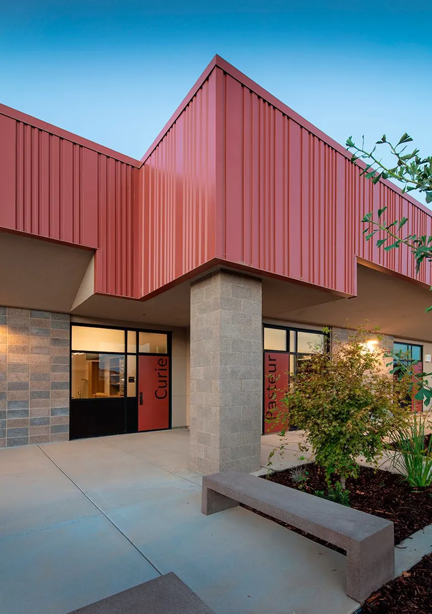 Rutter High School, Elk Grove, CA. Nacht & Lewis Architects | photograph by Ed Asmus