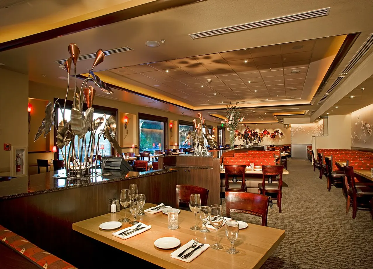 Scotts Seafood on the River | photograph by Ed Asmus