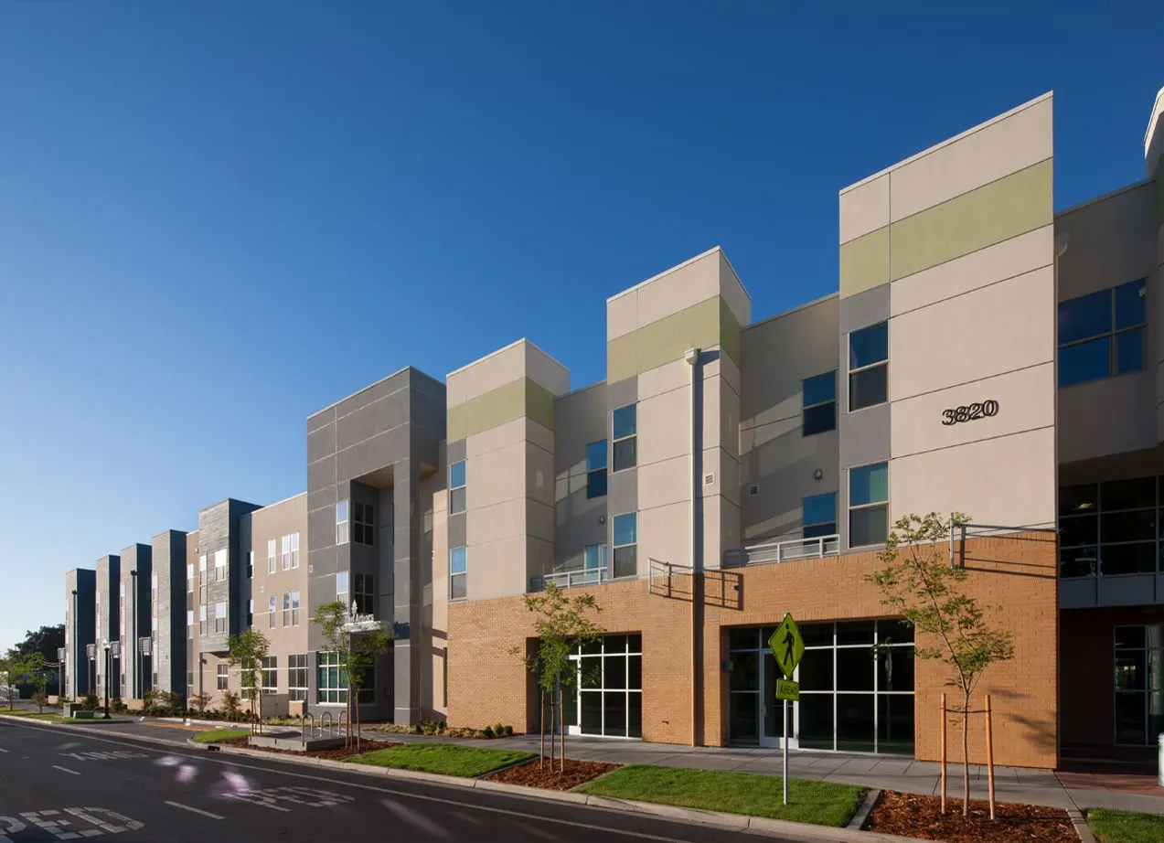 The Arbors, Sacramento, CA., Mogavero Architects | photograph by Ed Asmus
