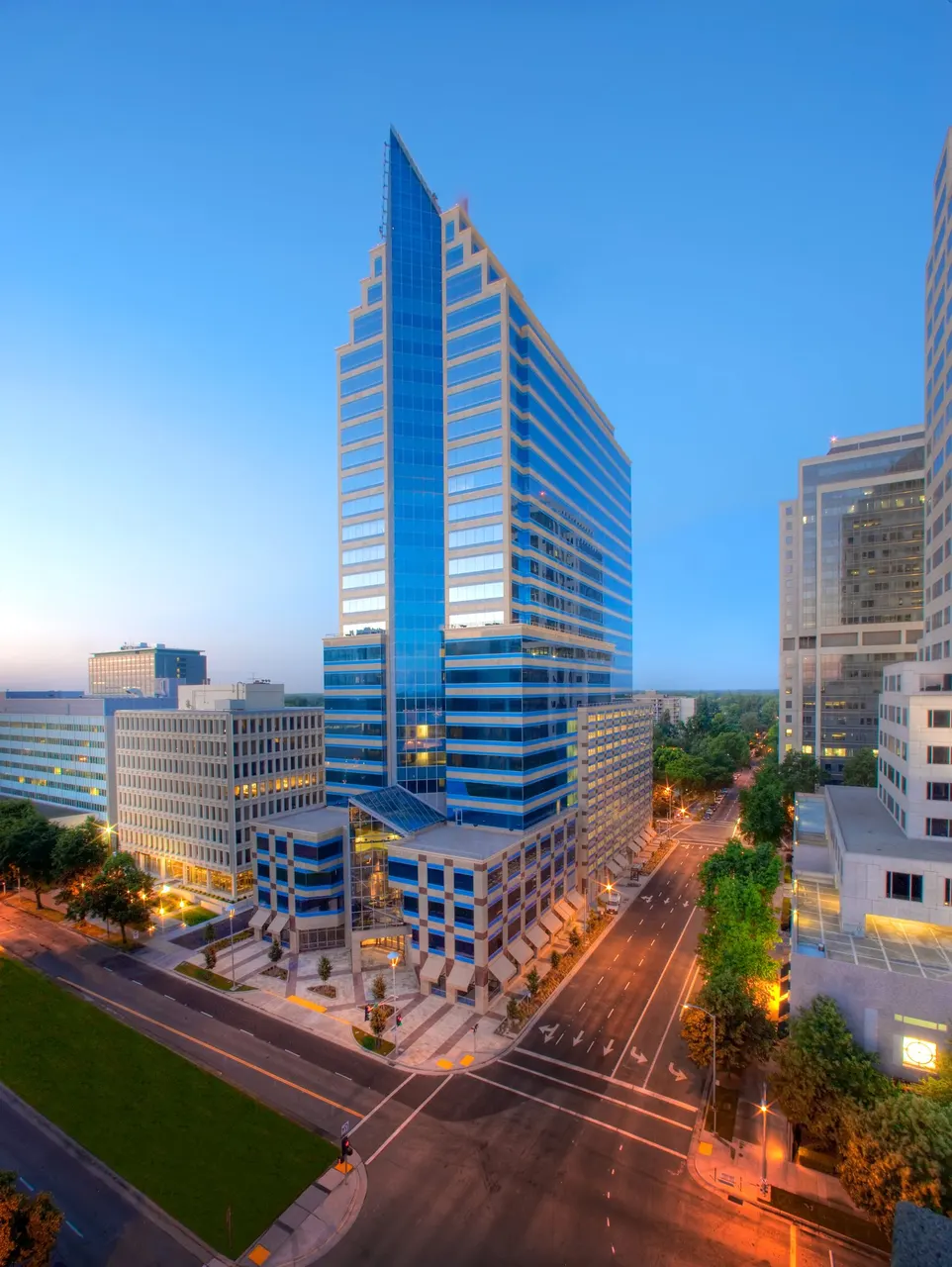 500 Capitol Mall, Sacramento, CA. R & S Construction | photograph by Ed Asmus