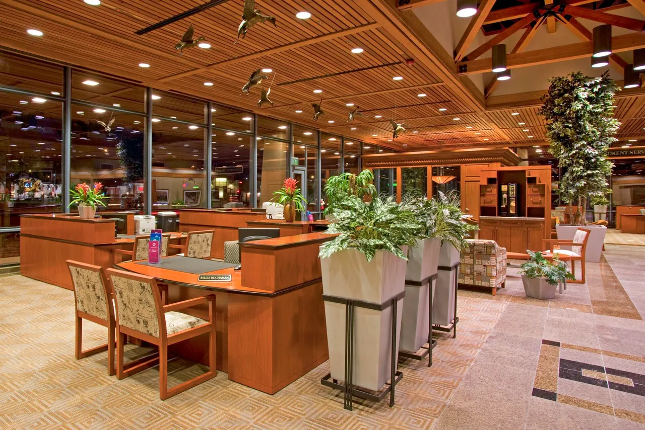 Bank of Stockton, Elk Grove Branch, Elk Grove, CA | photograph by Ed Asmus
