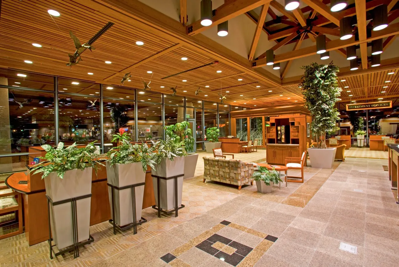 Bank of Stockton, Elk Grove Branch, Elk Grove, CA | photograph by Ed Asmus