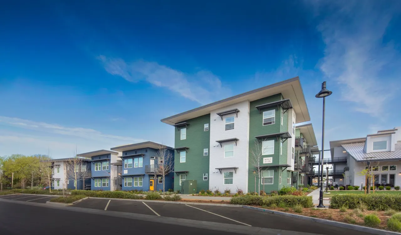 Bartlett Commons, Davis, CA | photograph by Ed Asmus