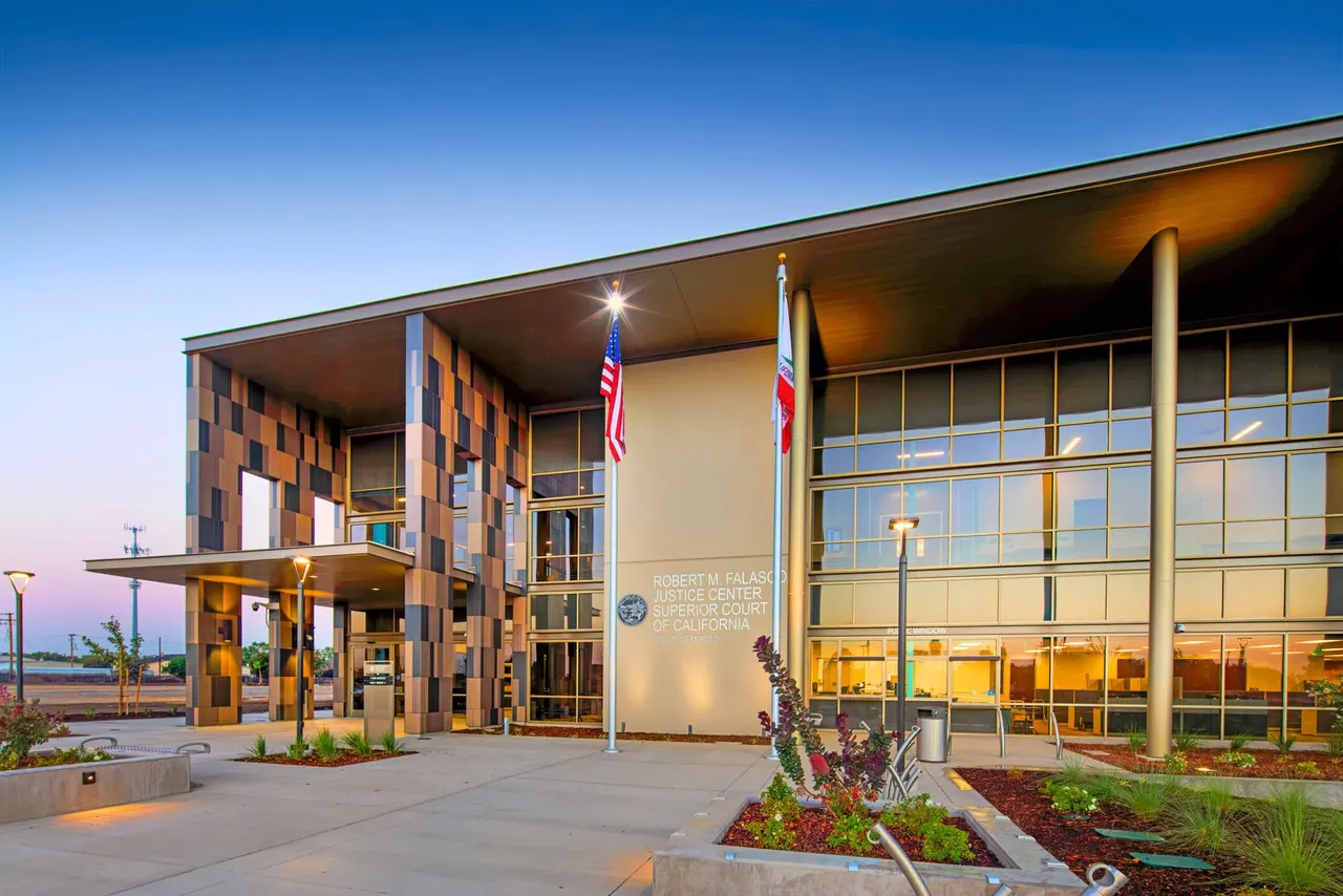 Robert M. Falasco Justice Center, Los Banos, CA | photograph by Ed Asmus