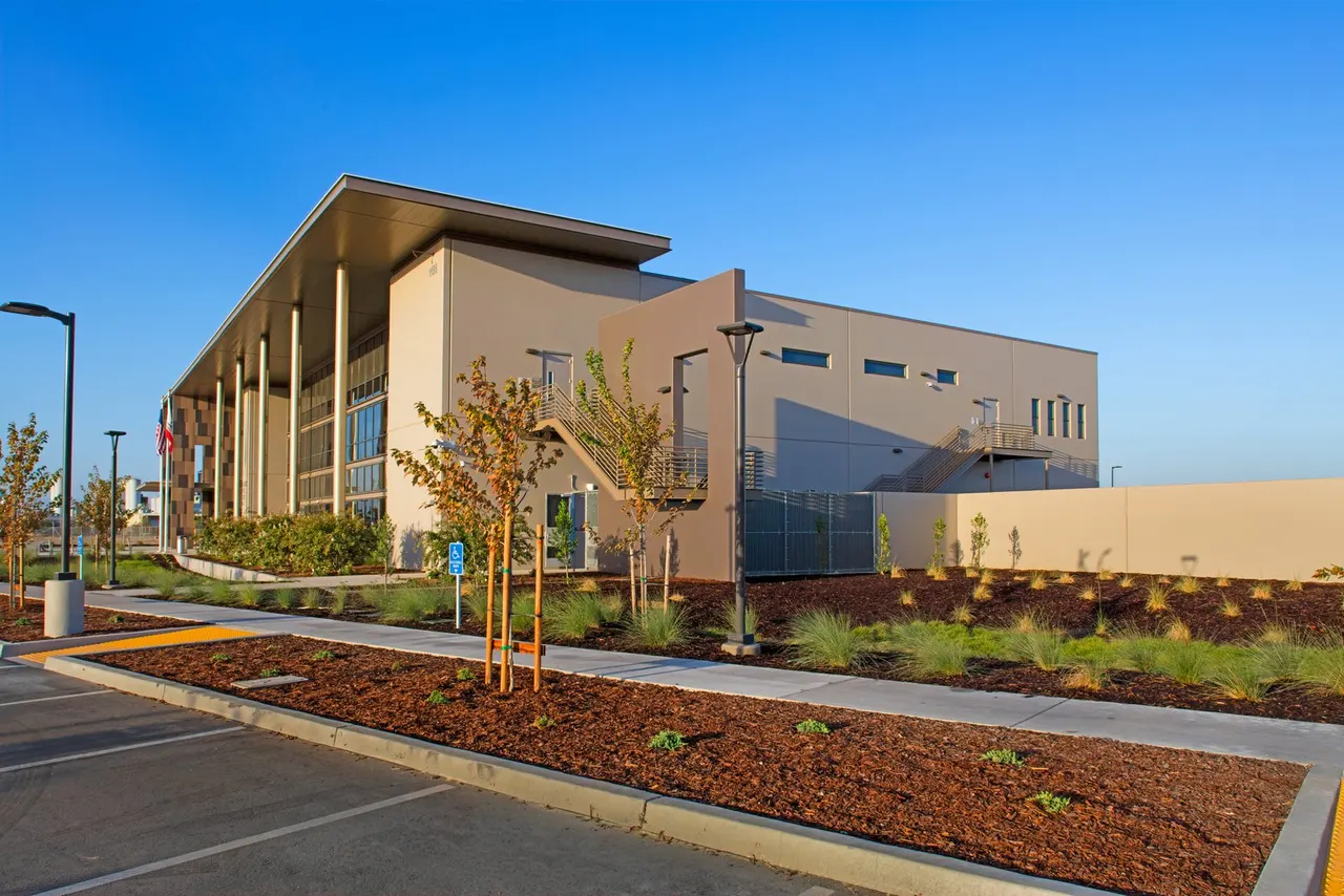 Robert M. Falasco Justice Center, Los Banos, CA | photograph by Ed Asmus