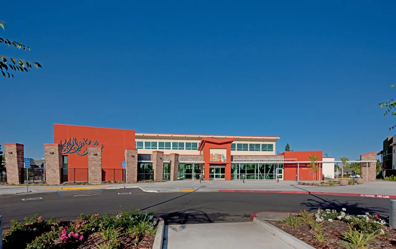 Greenhaven Library, Sacramento, Ca | photograph by Ed Asmus