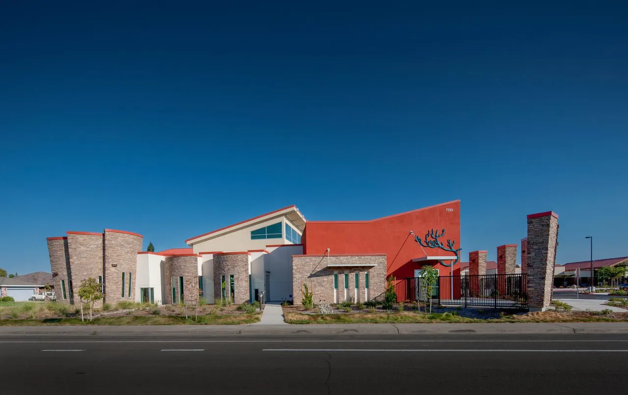 Greenhaven Library, Sacramento, CA | photograph by Ed Asmus