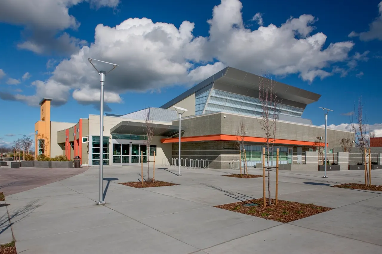Natomas Library, Sacramento, CA | photograph by Ed Asmus