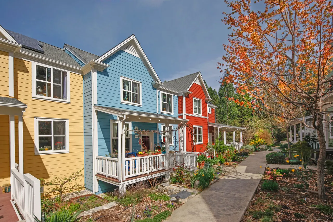 Co-Housing Community, Nevada City, Nevada City, CA | photograph by Ed Asmus