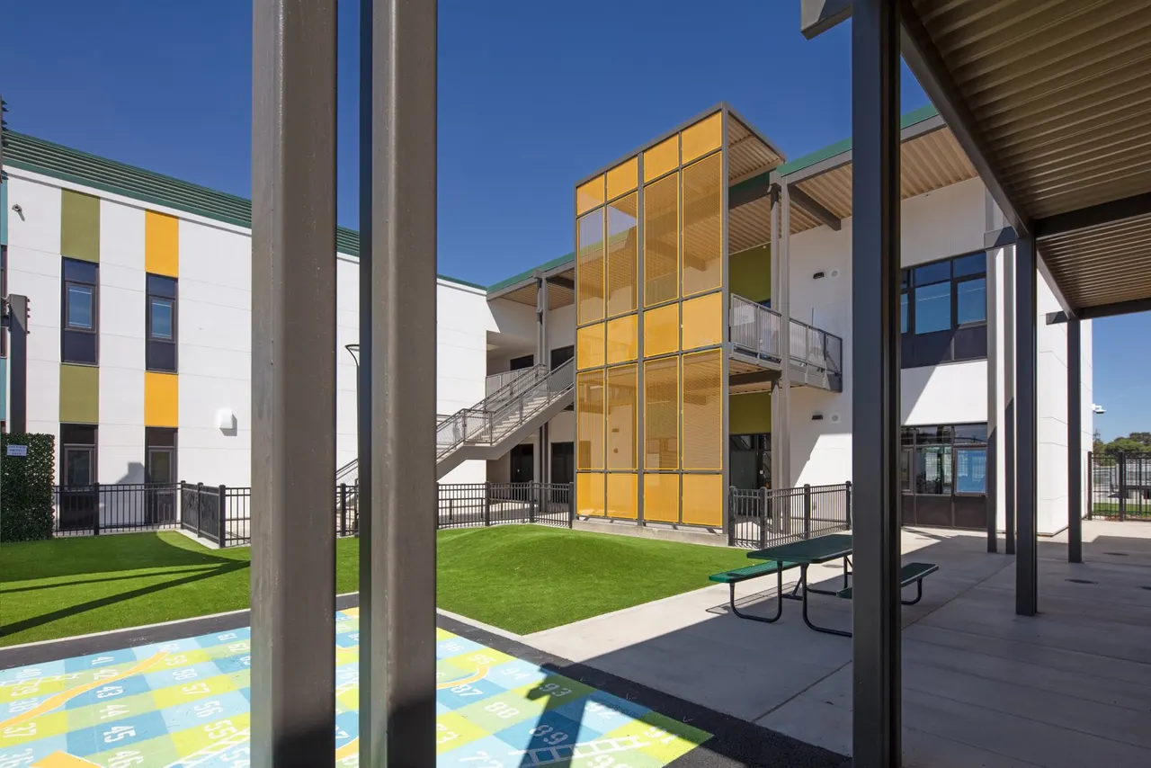Oak Ridge Elementary School, Sacramento, CA | photograph by Ed Asmus