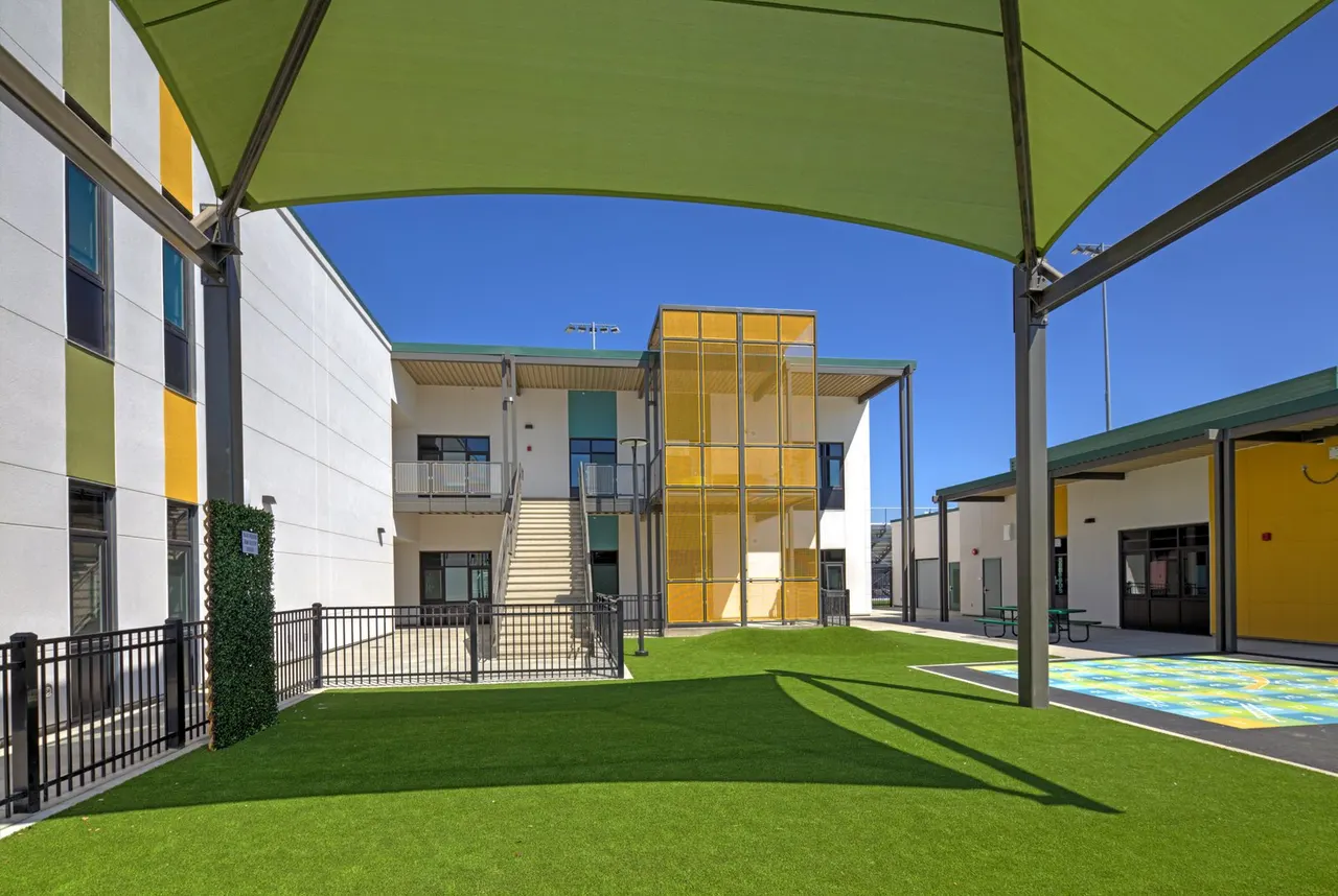 Oak Ridge Elementary School, Sacramento, CA | photograph by Ed Asmus