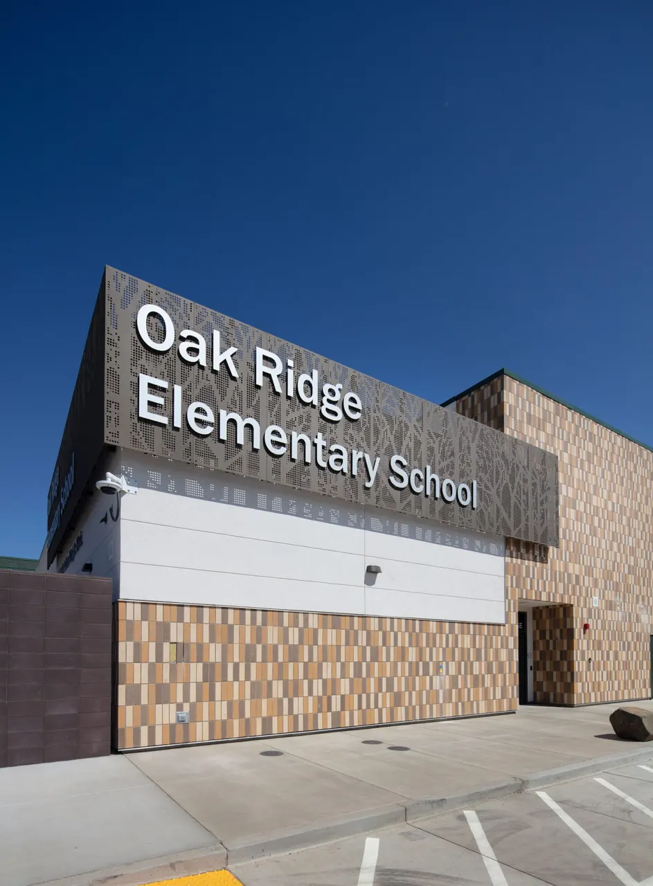 Oak Ridge Elementary School, Sacramento, CA. Nacht & Lewis Architects, Otto Construction | photograph by Ed Asmus