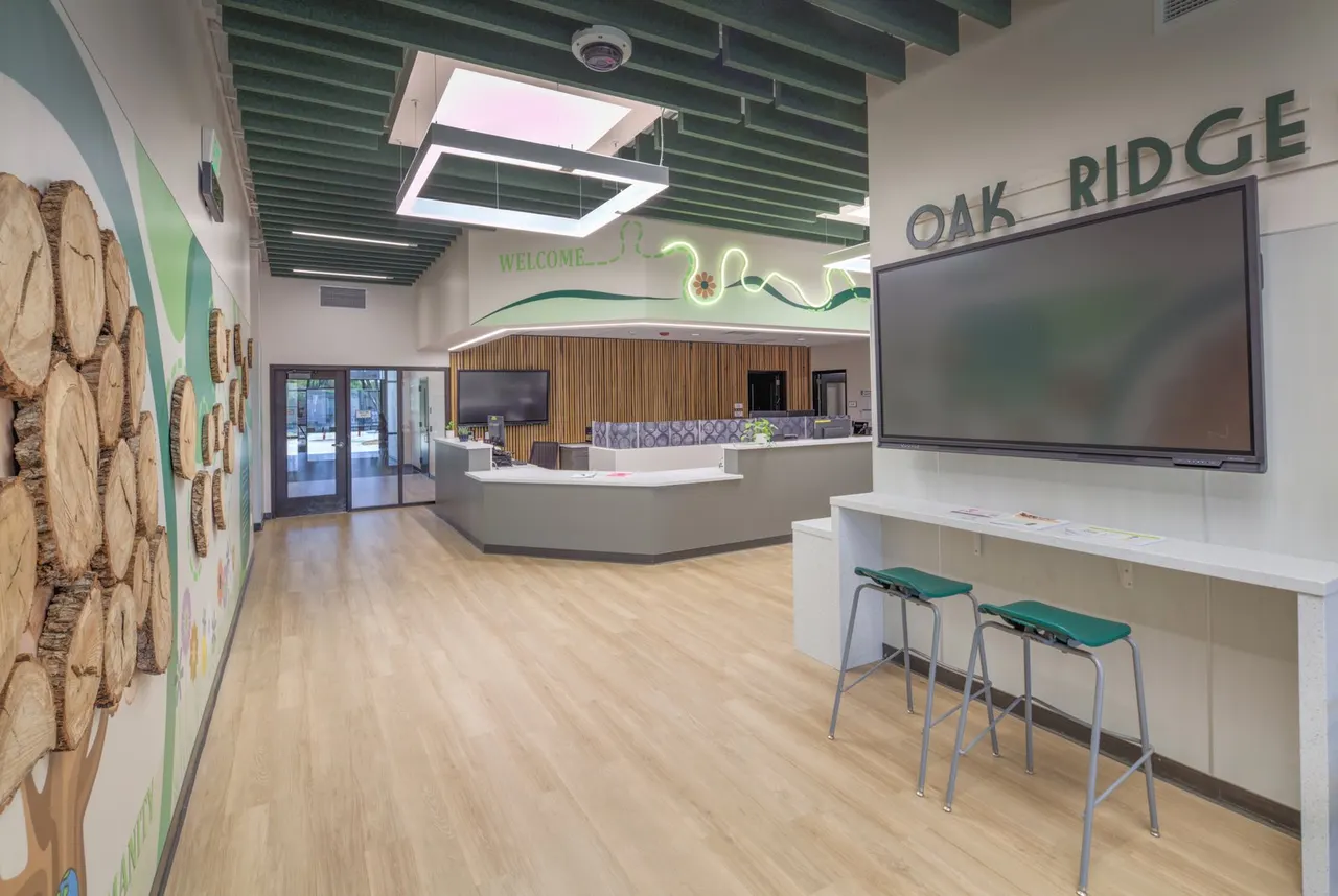 Oak Ridge Elementary School, Sacramento, CA | photograph by Ed Asmus