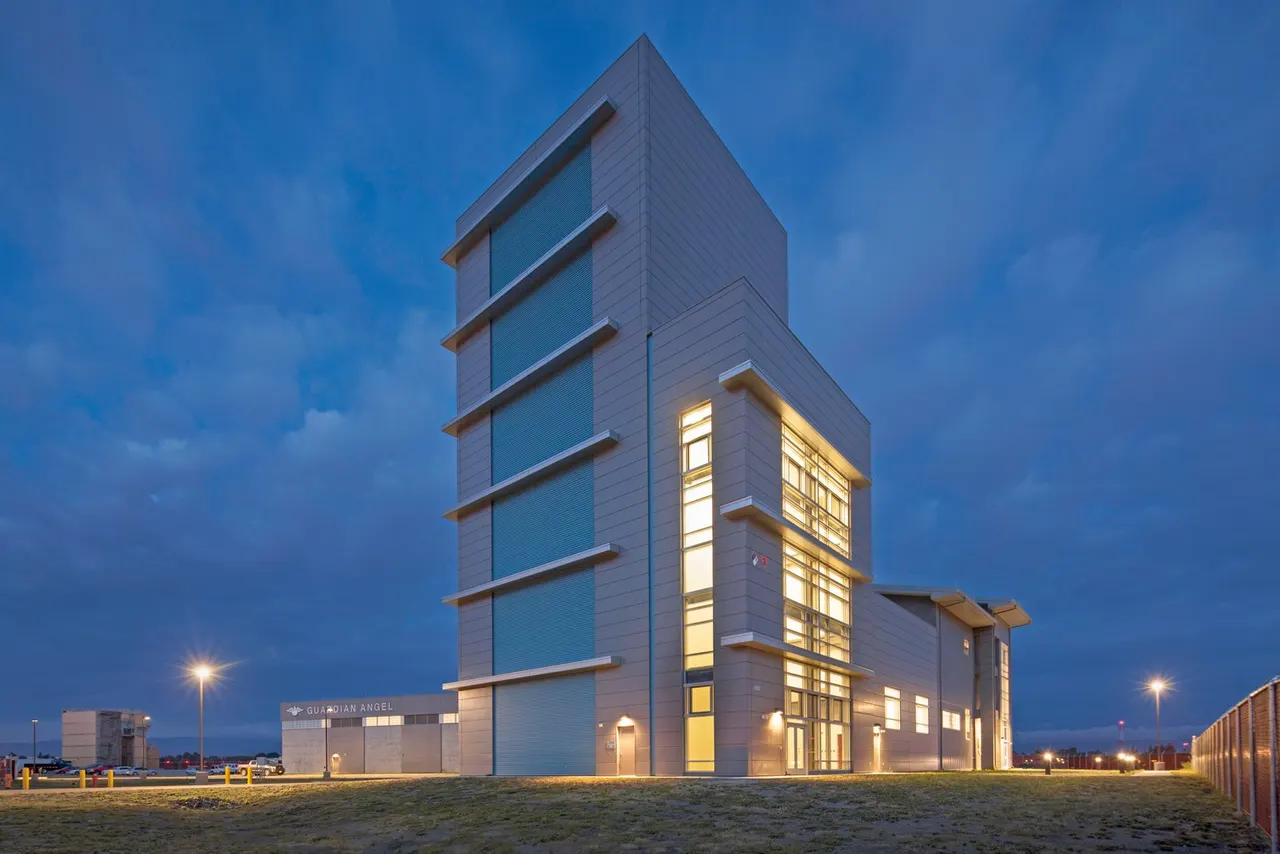 Pararescue Building, Moffett Field, CA | photograph by Ed Asmus