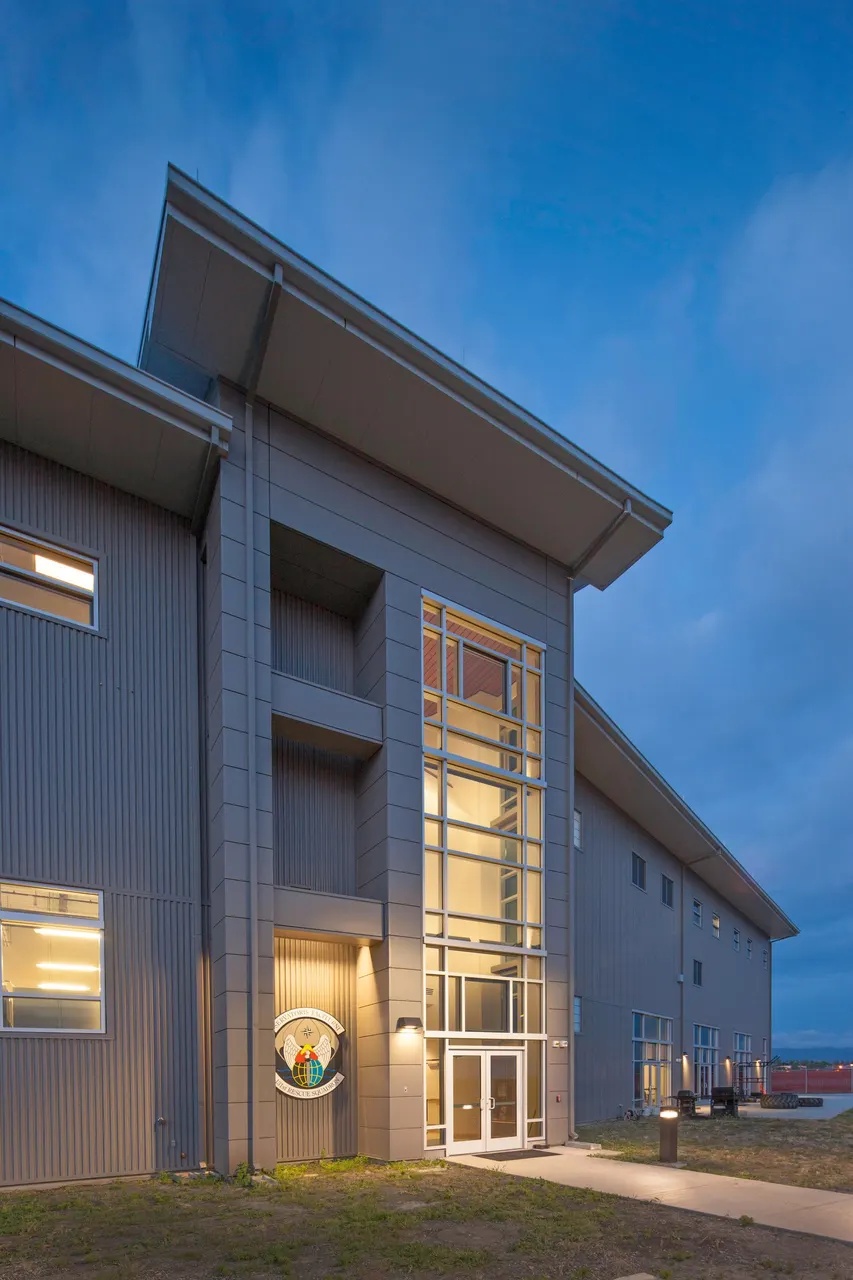 Pararescue Building, Moffett Field, CA | photograph by Ed Asmus