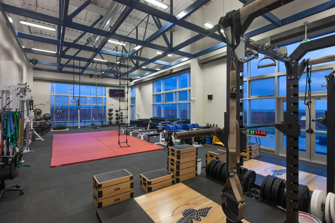 Pararescue Building, Moffett Field, CA | photograph by Ed Asmus