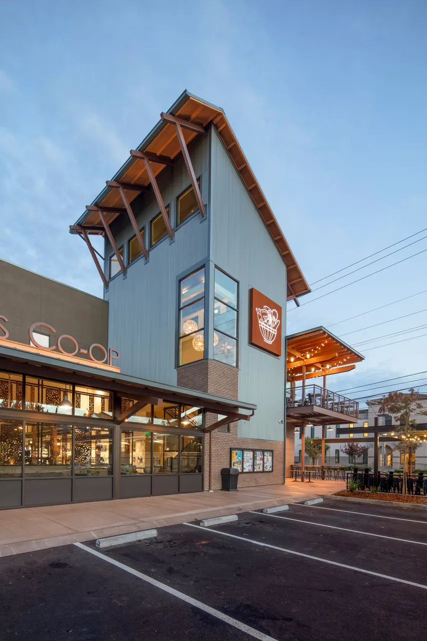 The Sacramento Co-Op, Sacramento, CA | photograph by Ed Asmus
