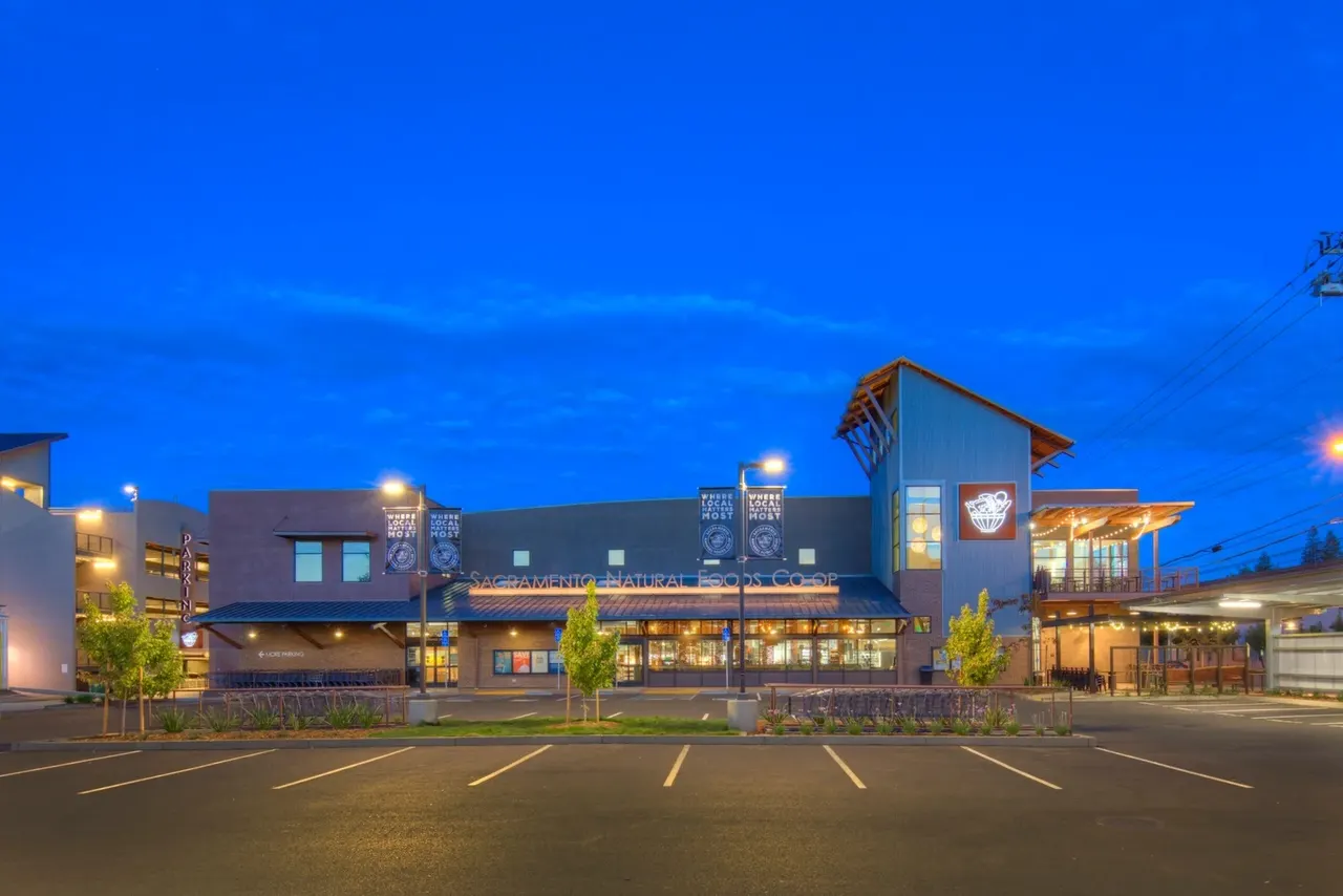 The Sacramento Co-Op, Sacramento, CA | photograph by Ed Asmus