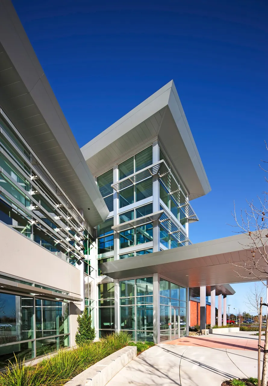 Sacramento Sewer District Offices, Sacramento, CA | photograph by Ed Asmus