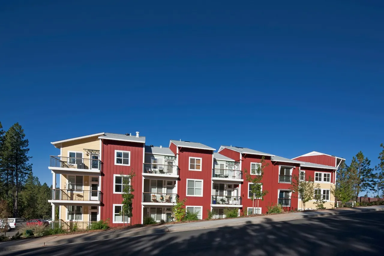 Wolf Creek Co-Housing, Grass Valley, CA | photograph by Ed Asmus