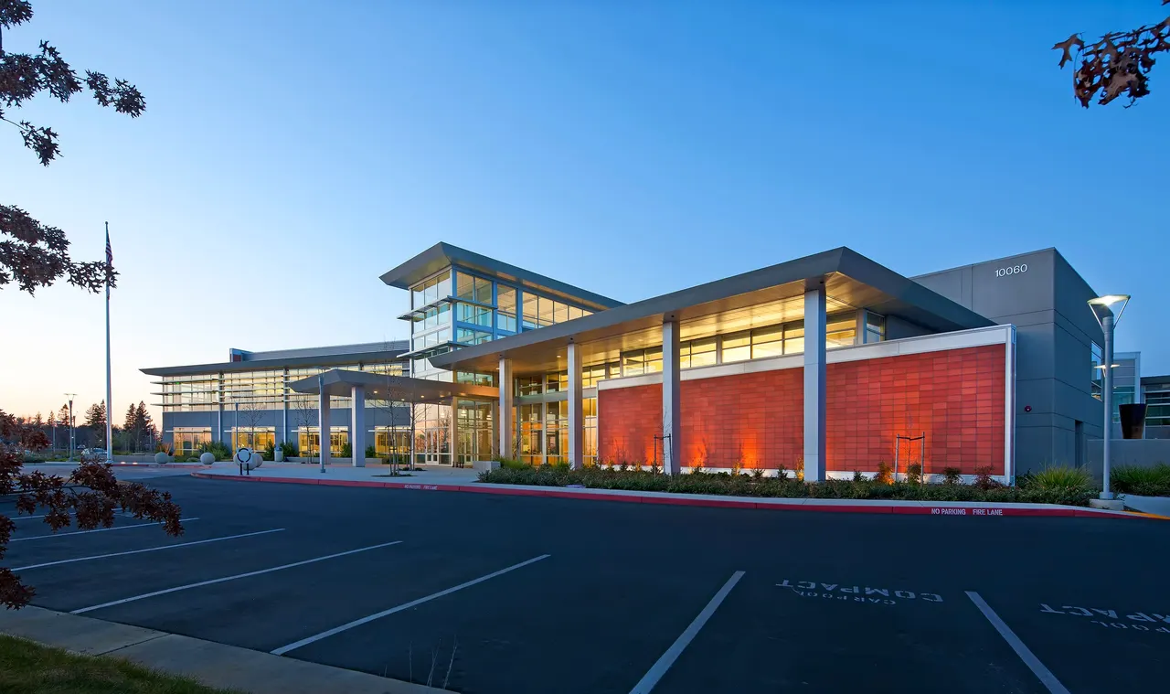 Sacramento Sewer Plant, Sacramento, CA. Williams + Paddon Architects | photograph by Ed Asmus