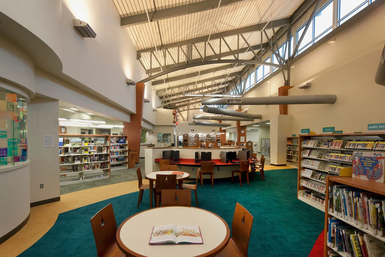 Greenhaven Library, Sacramento, Ca | photograph by Ed Asmus