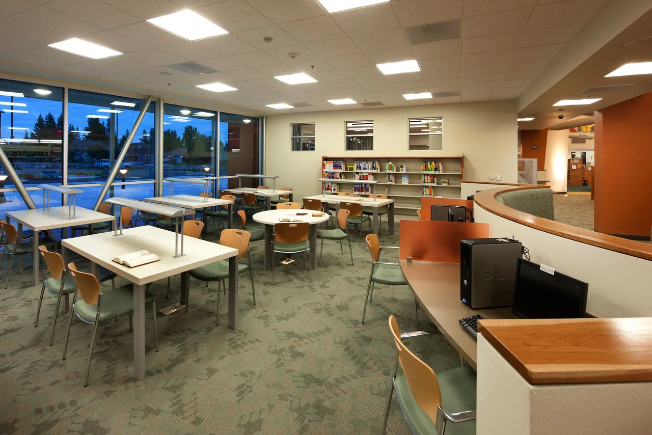 Greenhaven Library, Sacramento, Ca | photograph by Ed Asmus