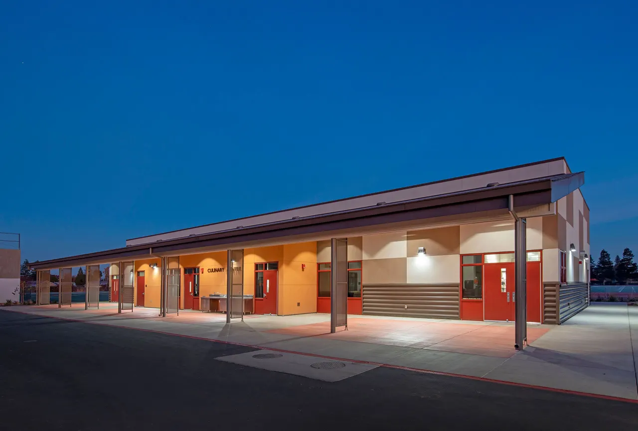 Florin High School, Sacramento, Ca. Nacht & Lewis Architects | photograph by Ed Asmus