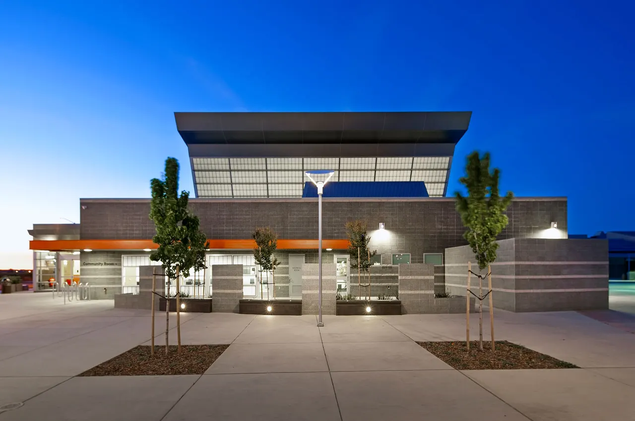 Natomas Library, Sacramento, Ca. Nacht  & Lewis Architects | photograph by Ed Asmus