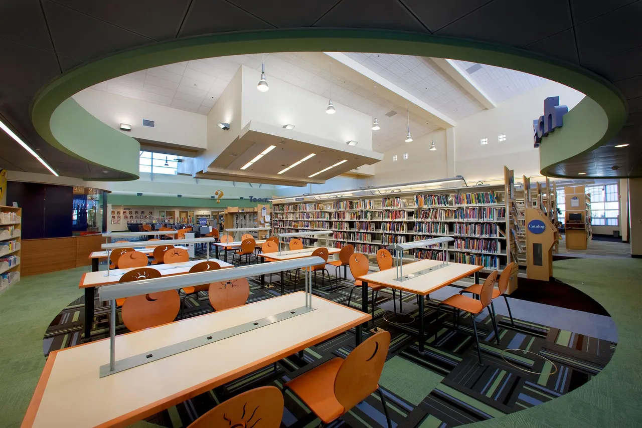 Natomas Library, Sacramento, Ca. Nacht  & Lewis Architects | photograph by Ed Asmus