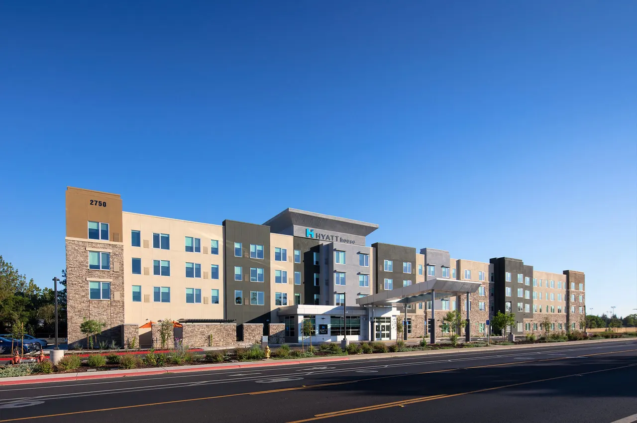 Hyatt House, Davis, CA. HRGA Architects | photograph by Ed Asmus