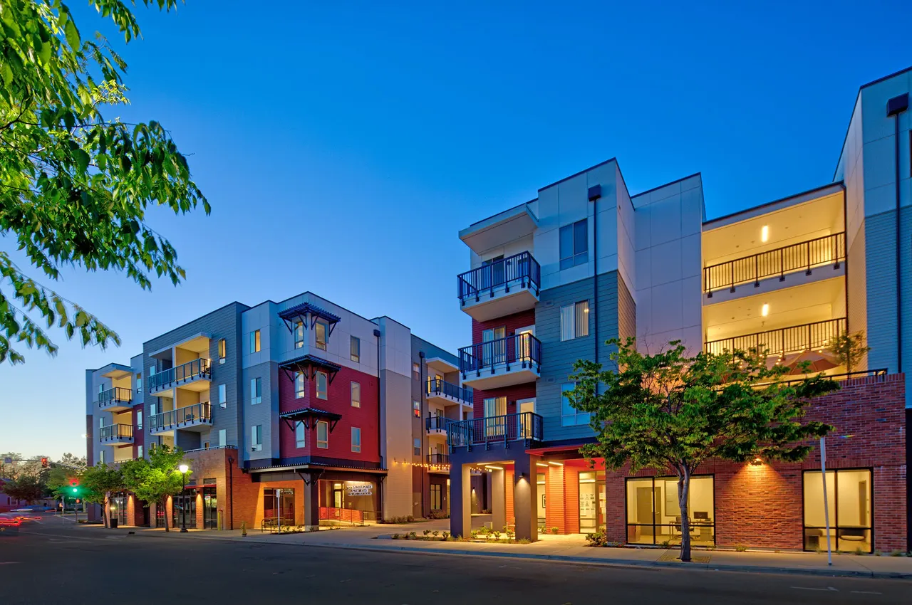 Main Street Plaza Apartments, Roseville, CA. Mogavero Architects | photograph by Ed Asmus