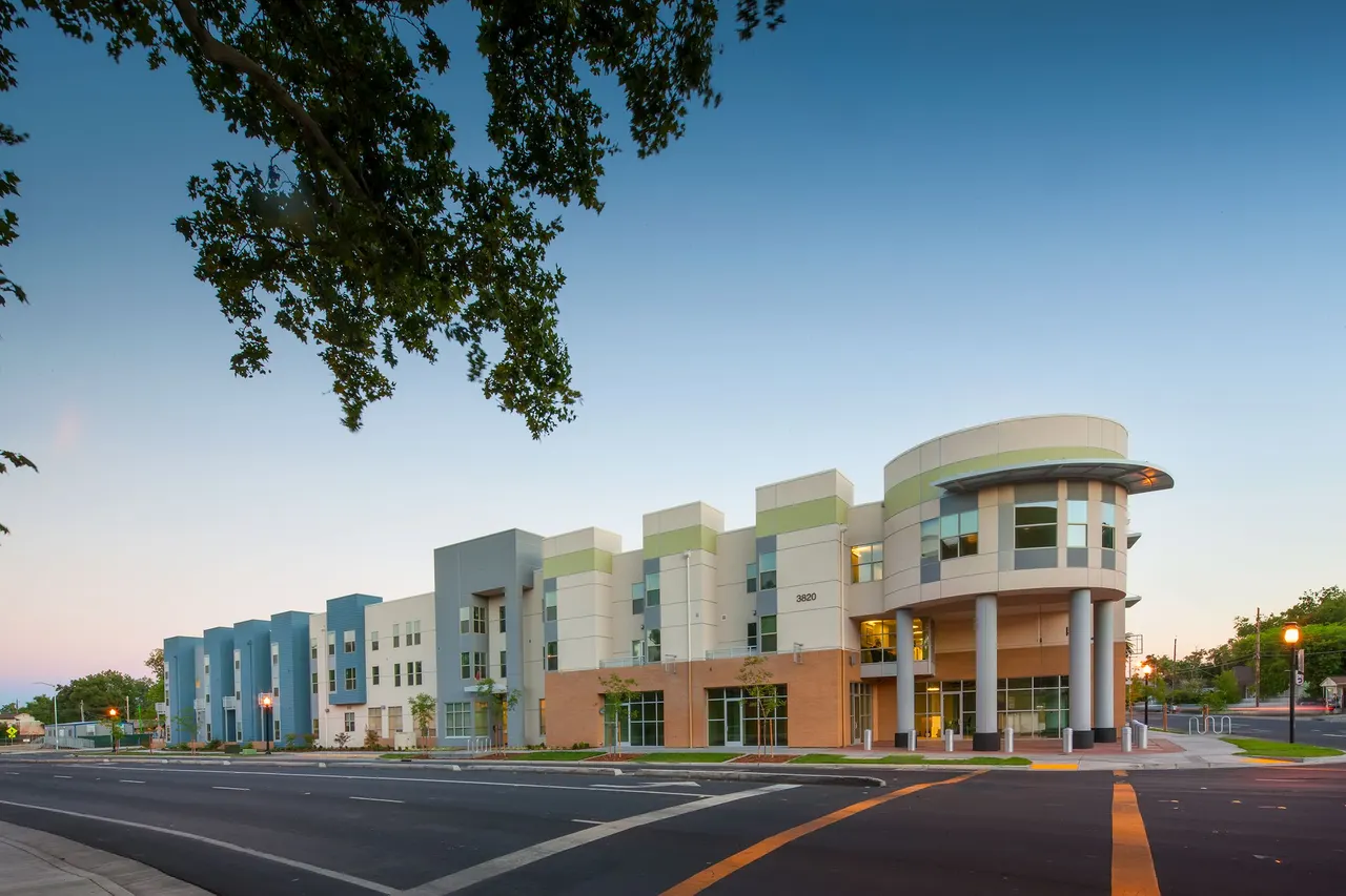 The Arbors, Sacramento, CA. Mogavero Architects | photograph by Ed Asmus