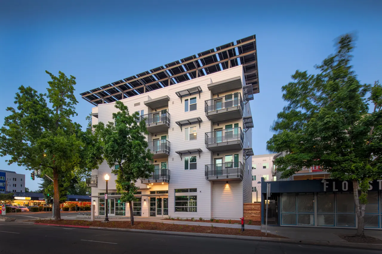 Lavender Apartments, Sacramento, CA | photograph by Ed Asmus