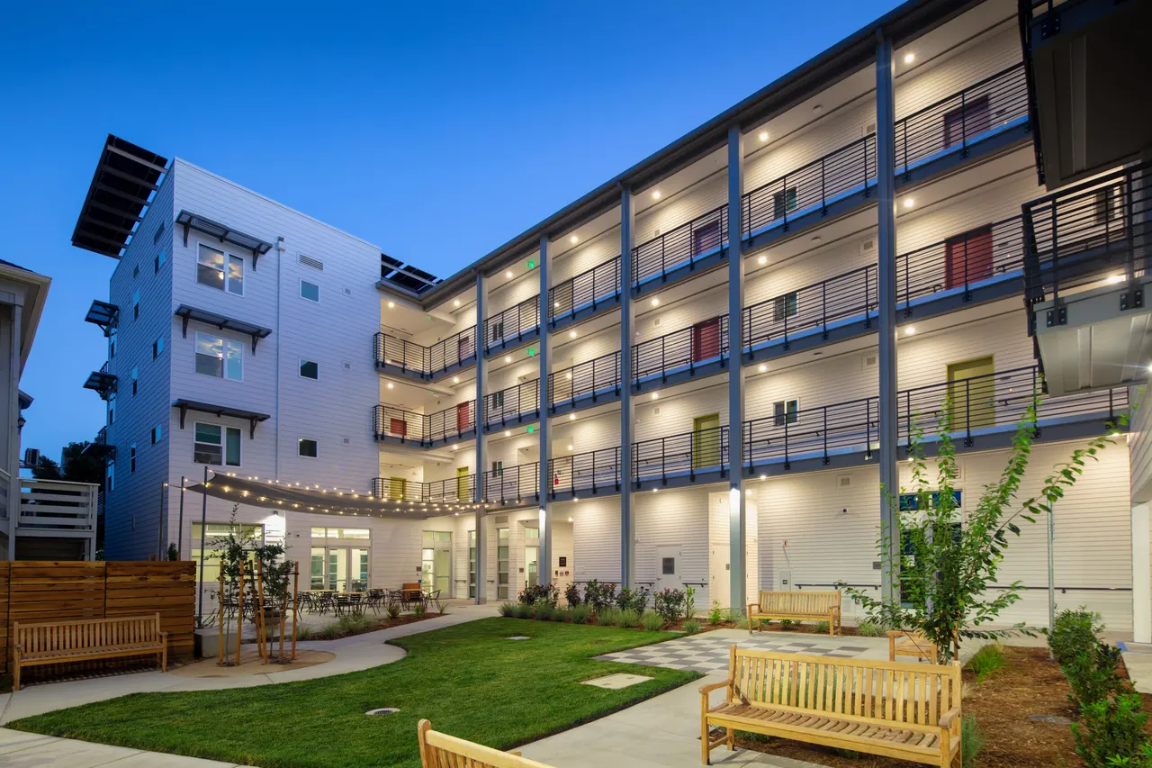 Lavender Apartments, Sacramento, CA | photograph by Ed Asmus