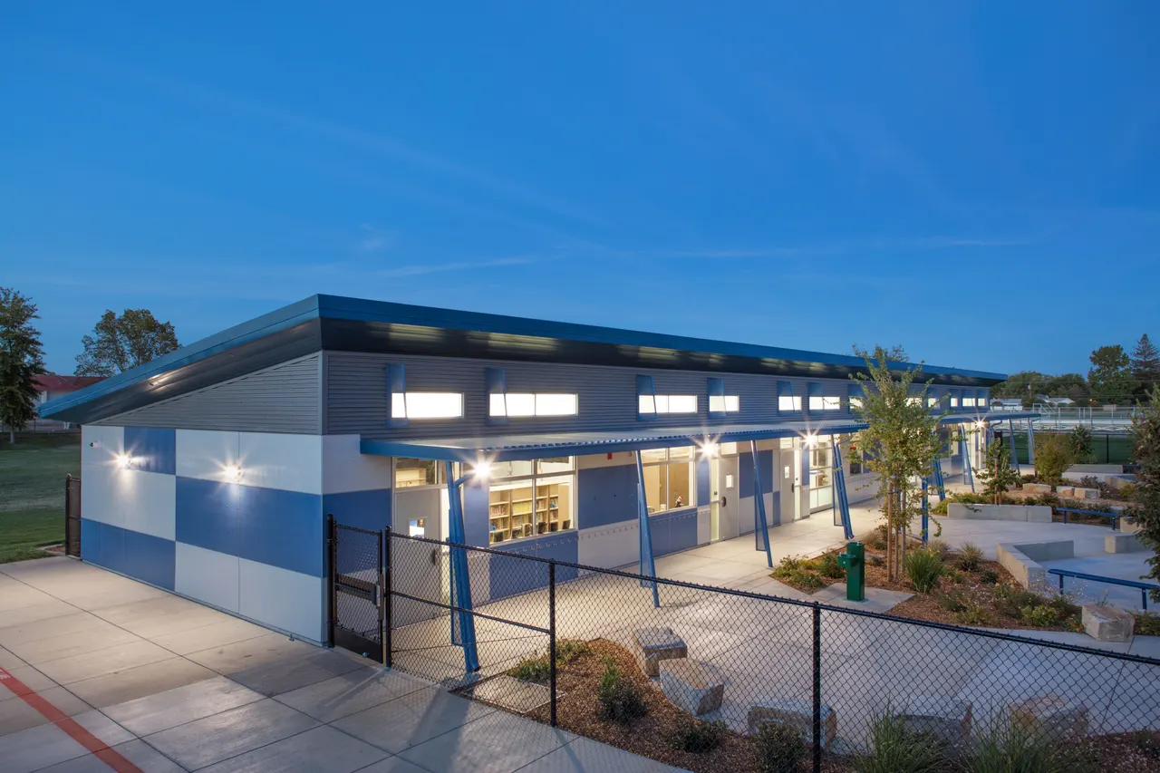Greer Elementary School, Sacramento, Ca. Nacht & Lewis Architects & Otto Construction | photograph by Ed Asmus