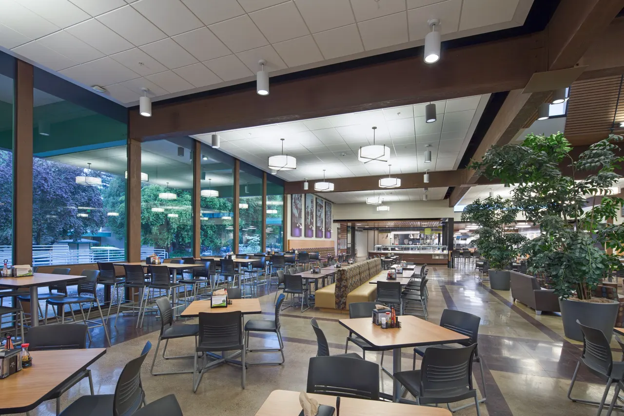 CSUS Dining Hall, Sacramento, CA. Mogavero Architects | photograph by Ed Asmus