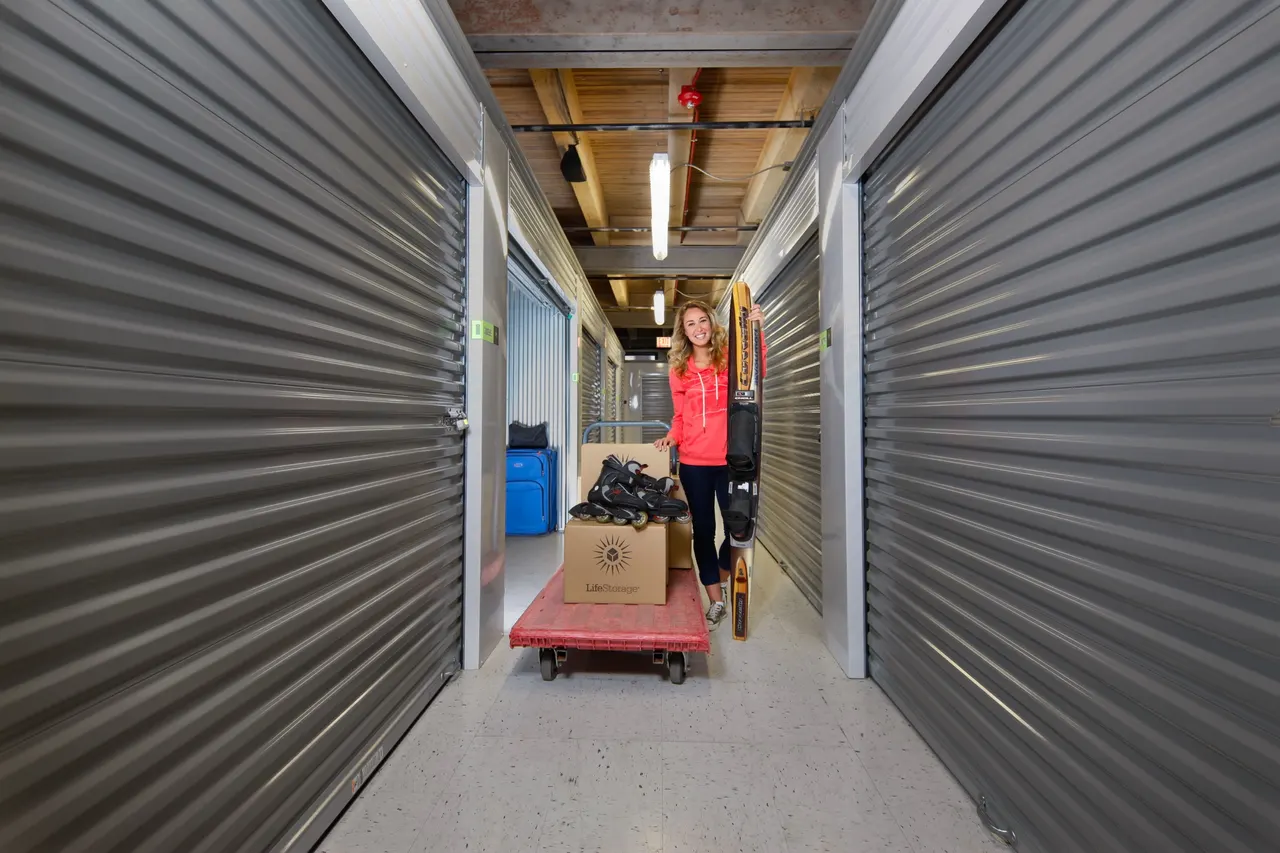 Life Storage, Chicago, IL | photograph by Ed Asmus