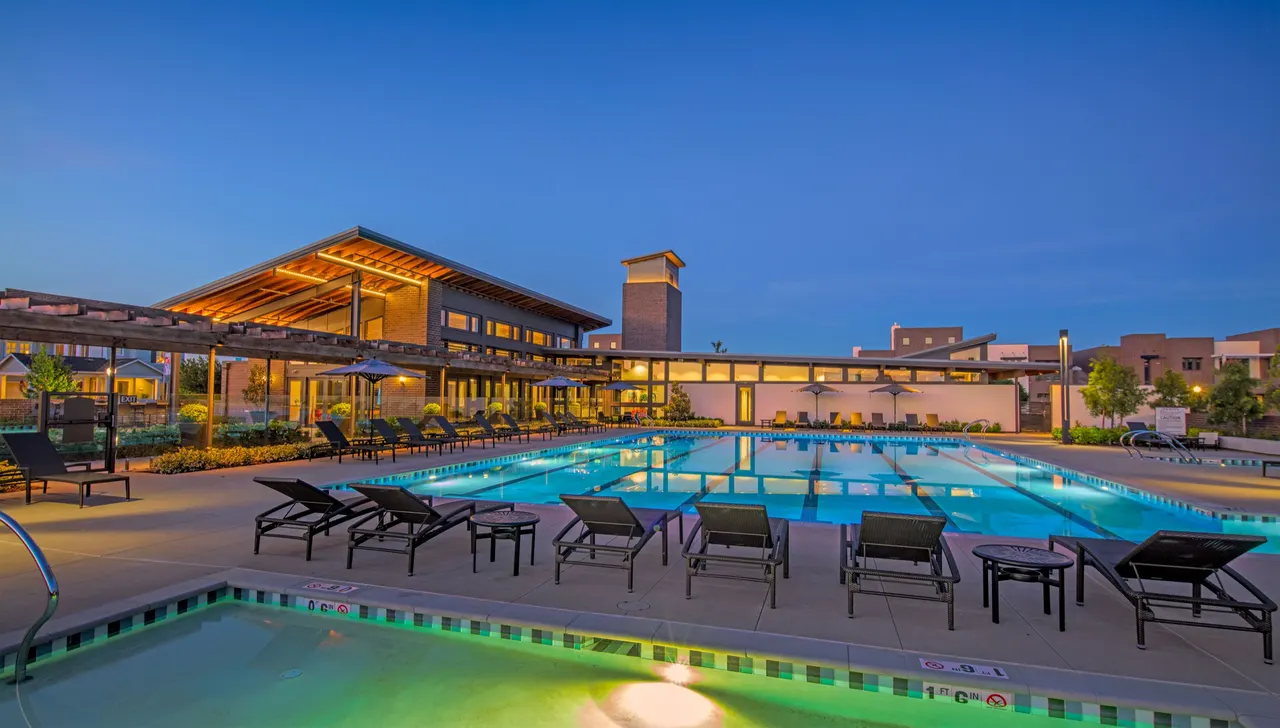 McKinley Village Clubhouse, Sacramento, CA | photograph by Ed Asmus