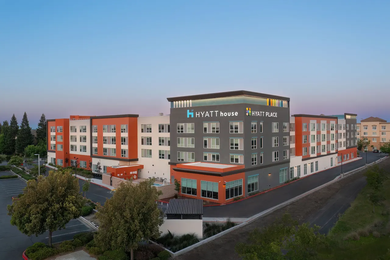 Hyatt House Sacramento Airport, Sacramento, CA. HRGA Architects | photograph by Ed Asmus