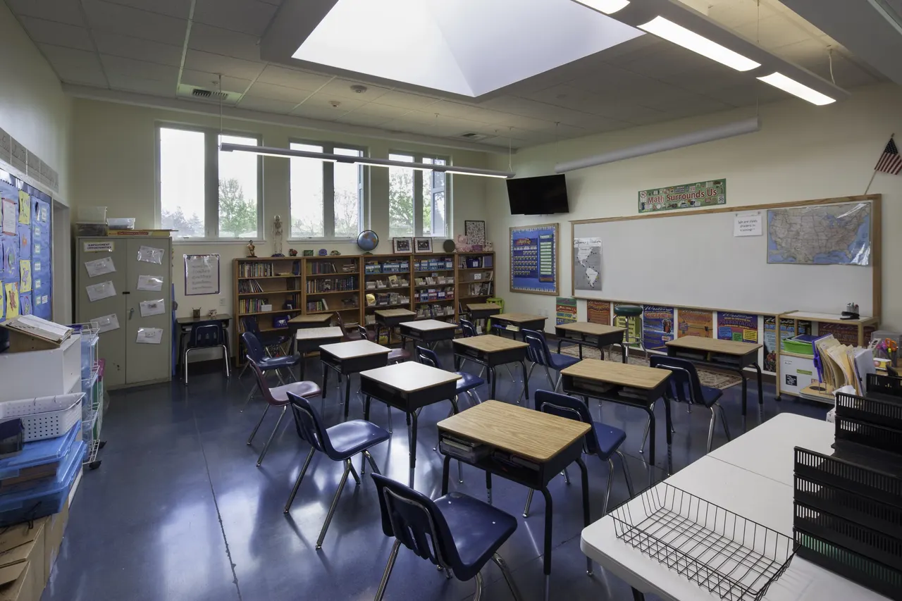Brookfield School, Sacramento, CA | photograph by Ed Asmus