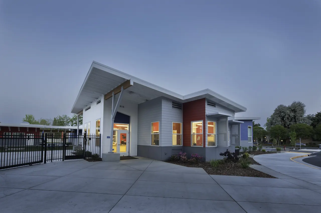 Brookfield School, Sacramento, CA | photograph by Ed Asmus