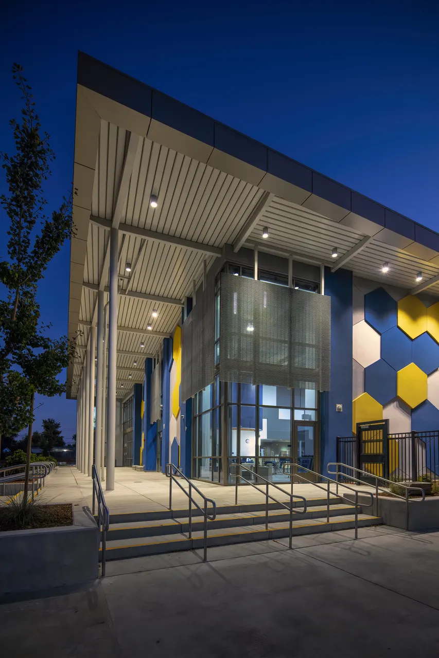Del Campo Tech & Science Center, Sacramento, CA | photograph by Ed Asmus