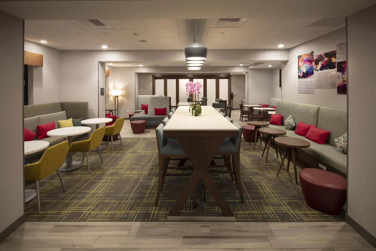 Hampton Inn, Concord, CA | photograph by Ed Asmus