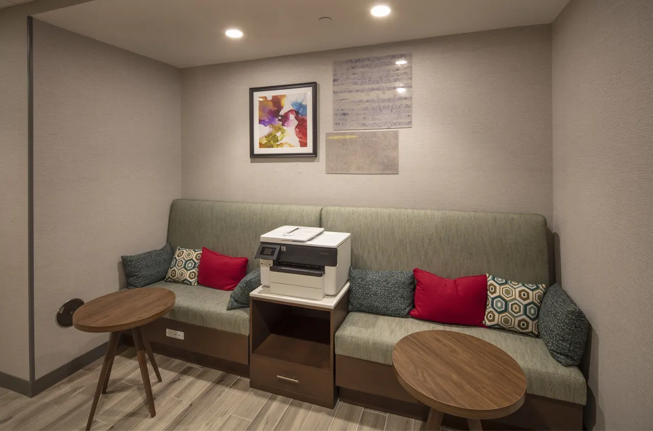 Hampton Inn, Concord, CA | photograph by Ed Asmus