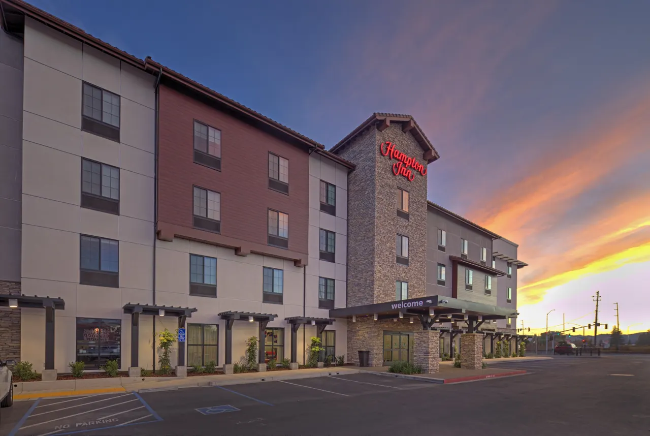 Hampton Inn, Concord, CA | photograph by Ed Asmus