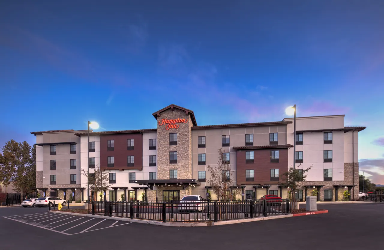 Hampton Inn, Concord, CA | photograph by Ed Asmus