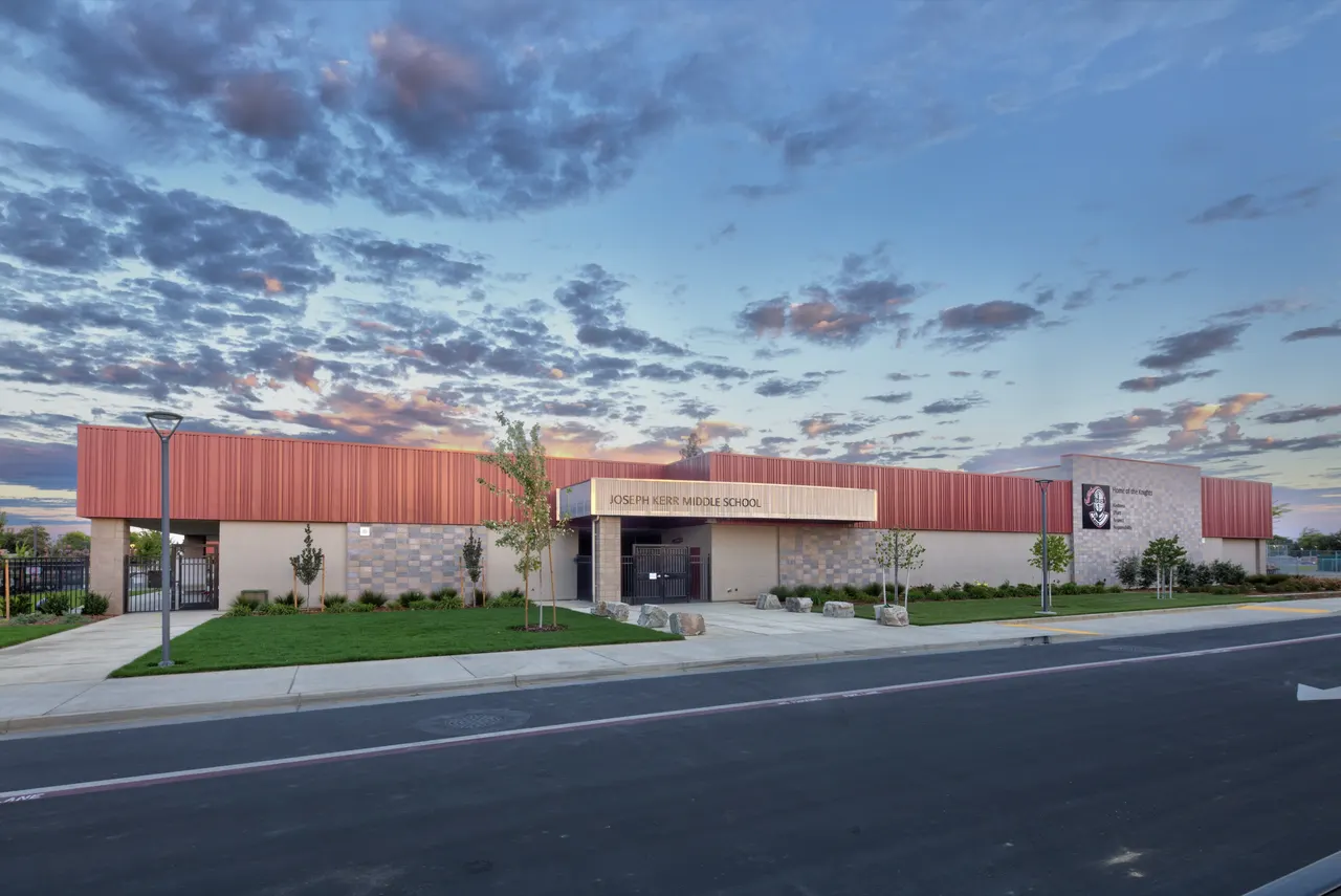 Joseph Kerr Middle School, Elk Grove, CA | photograph by Ed Asmus